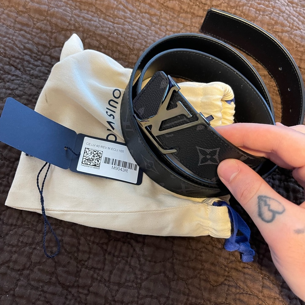 Mens Louis Vuitton belt. 10/10 condition, with dust bag and serial number tag.